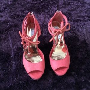 Jennifer Lopez coral wedges
