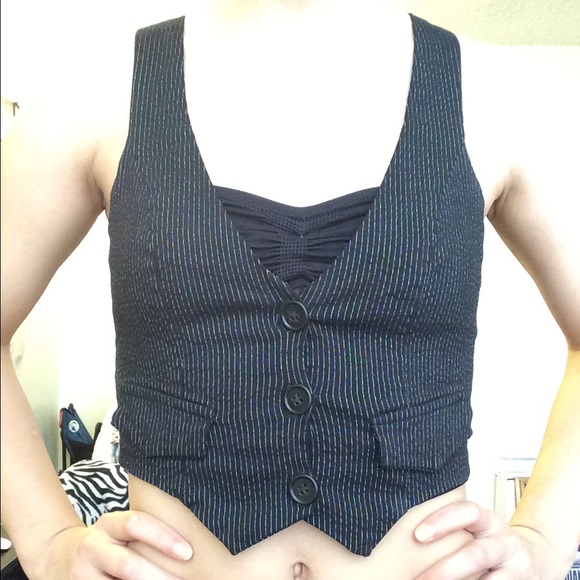 Lucy Lucy love button crop top