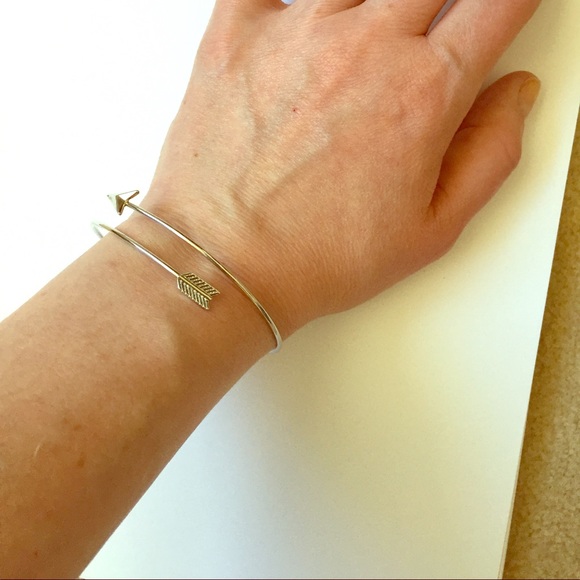 Shooting arrow bracelet