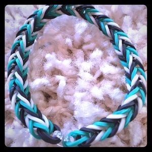 Rainbow loom bracelet (for small rists)