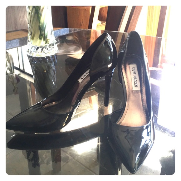 Steve Madden black pumps
