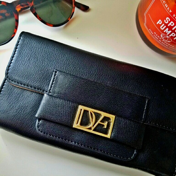 Diane Von Fursteburg leather wallet