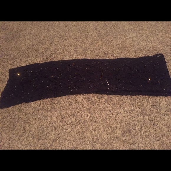Black and gold scarf