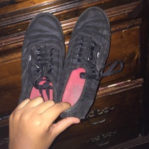 black zebra stripes vans