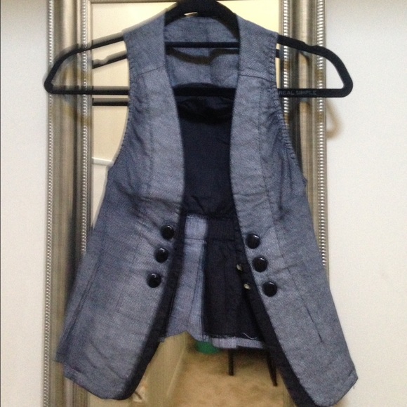 Chic black and white vest
