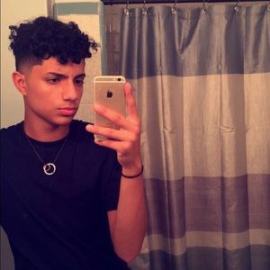 Meet your Posher, Axel