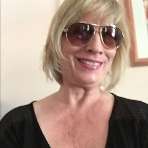 Meet your Posher, Laurie