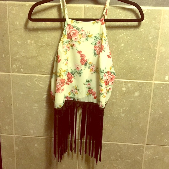 Brand new! ✨Fringe and floral top🌻