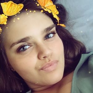 Meet your Posher, Adrianna