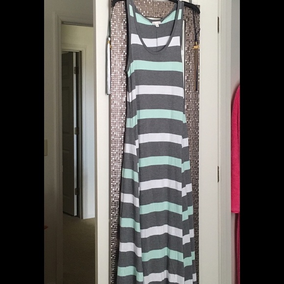 ❌SOLD LOCALLY❌Cute Gap striped maxi dress!