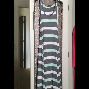 ❌SOLD LOCALLY❌Cute Gap striped maxi dress!
