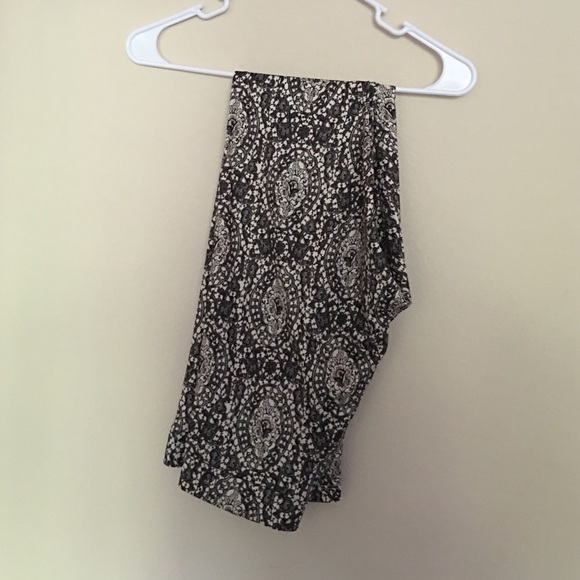 NWOT Lace Print Leggings