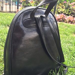 Tony Perotti Bags - Tony Perotti Italian Leather Zip-Around Backpack Tony Perotti Bags - Tony Perotti Italian Leather Zip-Around Backpack
