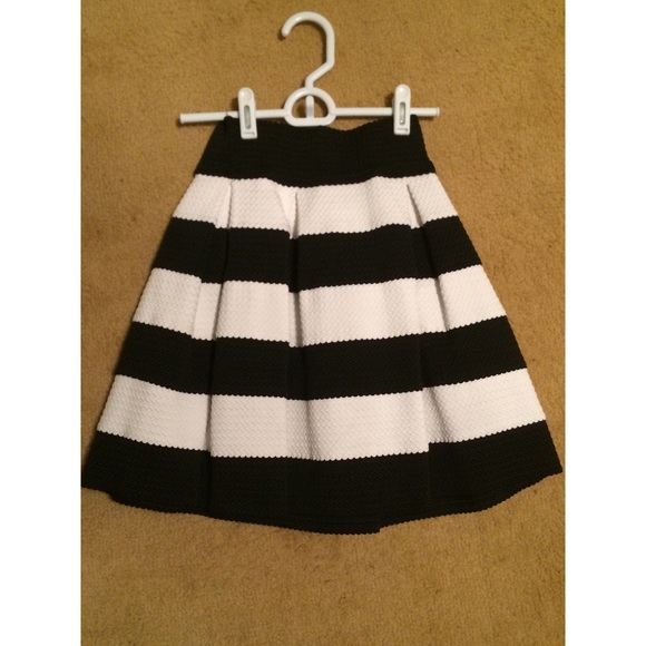 Black and white striped skirt. - Picture 1 of 1