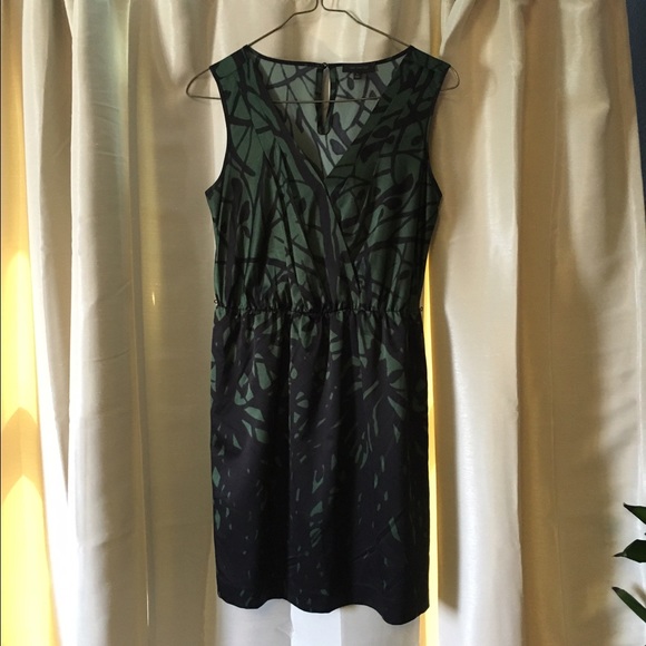 Limited printed dress v neck
