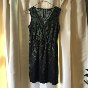 Limited printed dress v neck