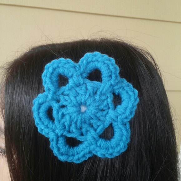 New crochet flower hair clip turquoise