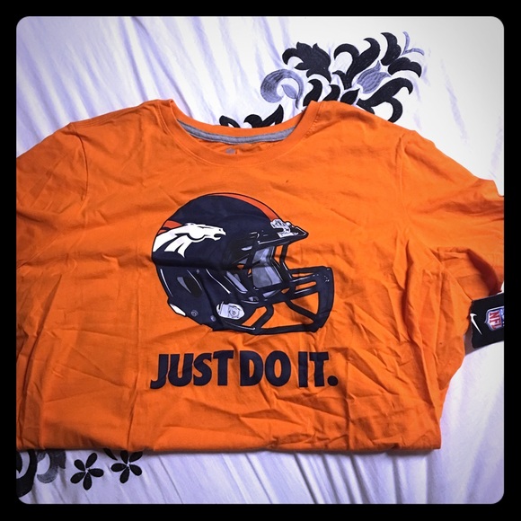 NWT Denver Broncos tee