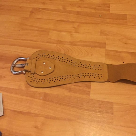 Camel colored suede waist belt. Size L - Picture 2 of 3