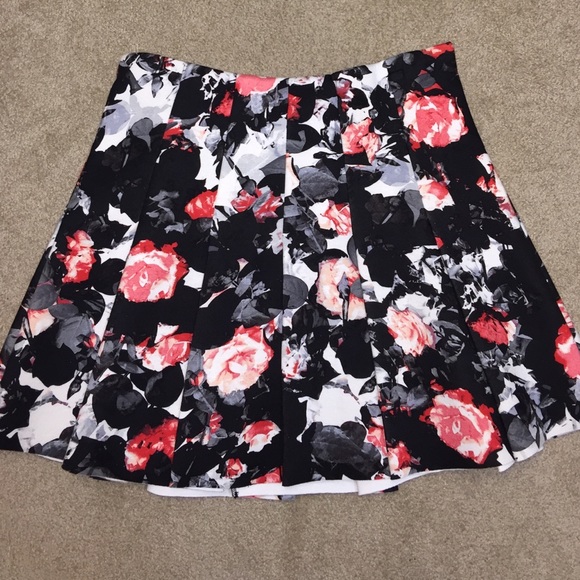 Lord & Taylor Skuba Skirt