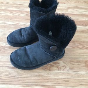UGG 💯%  Authentic  Short Bailey Button boots.⚡️