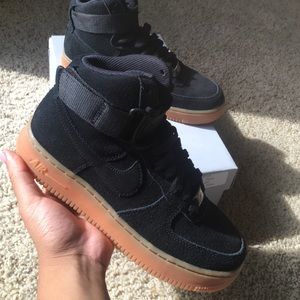 WMNS Air Force 1 Hi Suede