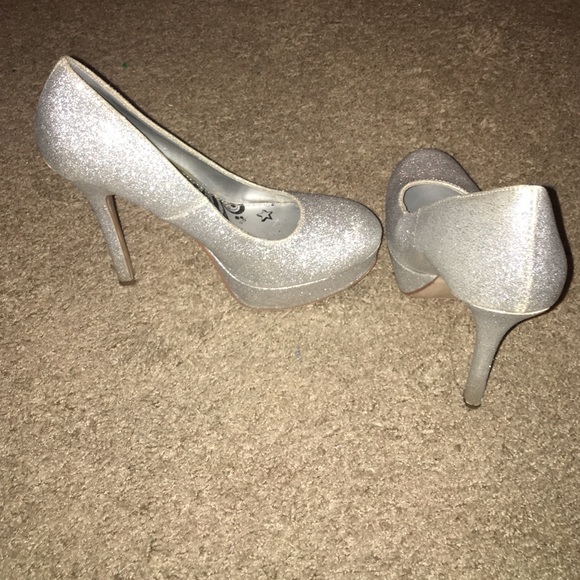 Silver Pumps - Picture 2 of 2