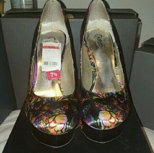 Carlos Santana Pumps