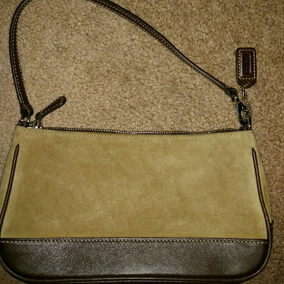 Small shoulder/hand Coach purse