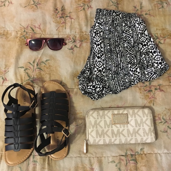 Shorts - Picture 2 of 4