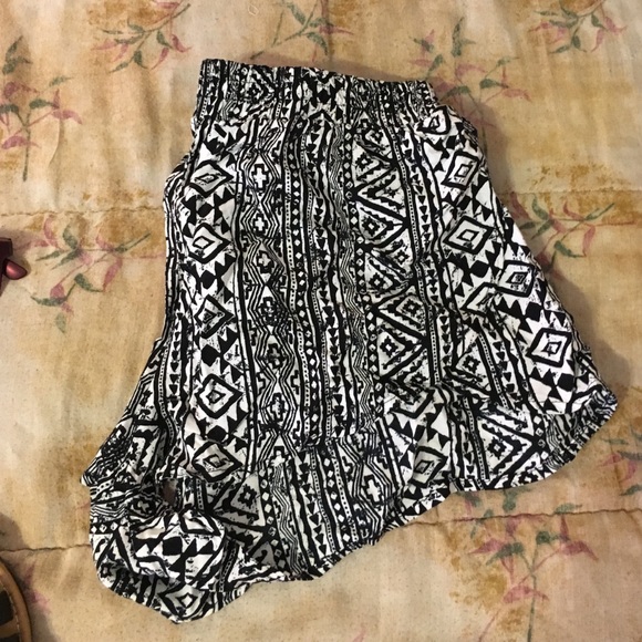 Shorts - Picture 3 of 4