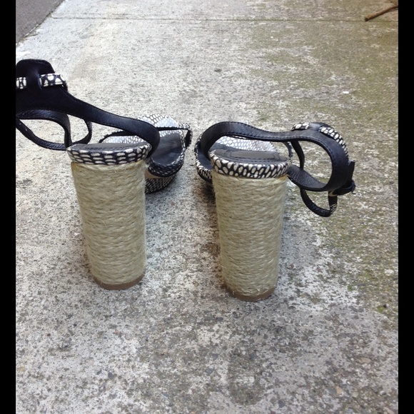 Snakeprint ankle strap sandal espadrille heels - Picture 3 of 4