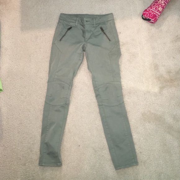 Super cute, army green, American eagle pants - Picture 1 of 3