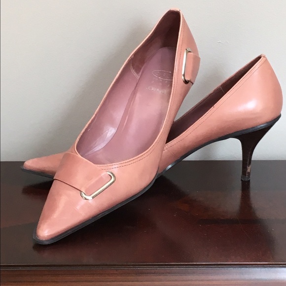EUC Joan & David low heeled pump.