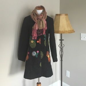 EUC Textured embroidered polyester coat Sz L