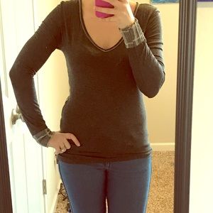 V-neck long sleeve from the Buckle