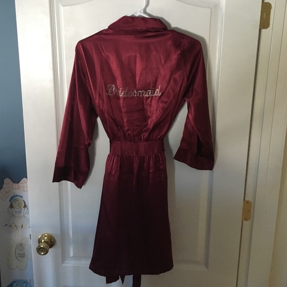 Braidsmaid embroider robe. - Picture 1 of 3
