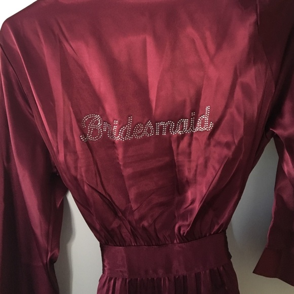 Braidsmaid embroider robe. - Picture 2 of 3