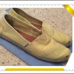 Yellow TOMS SZ 7 1/2