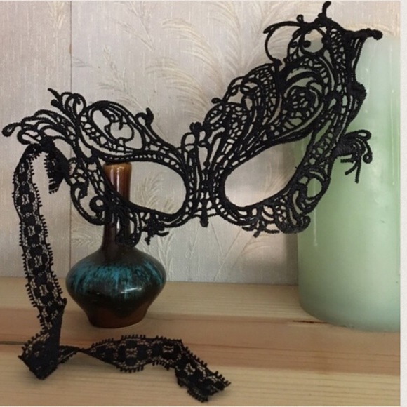 Sexy Black Lace Mask (A1) - Picture 4 of 7