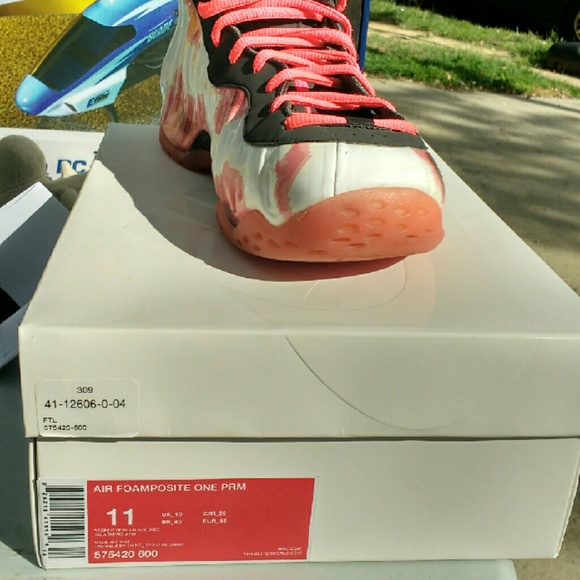 Nike Air Foamposite One PRM - Picture 2 of 3