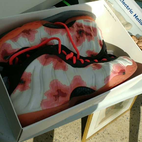Nike Air Foamposite One PRM - Picture 3 of 3