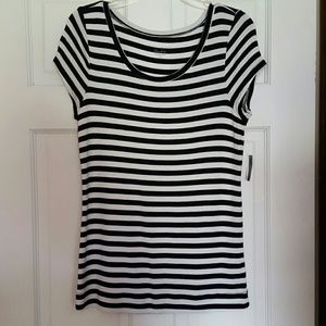 Fitted crew neck tee
