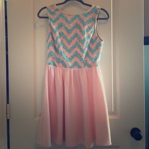 Never worn dress with adorable cutout back!