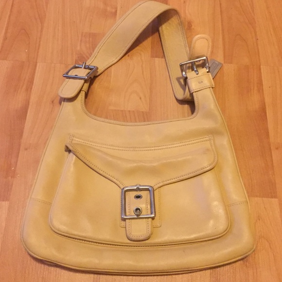 Yellow Coach shoulder bag. - Picture 1 of 4