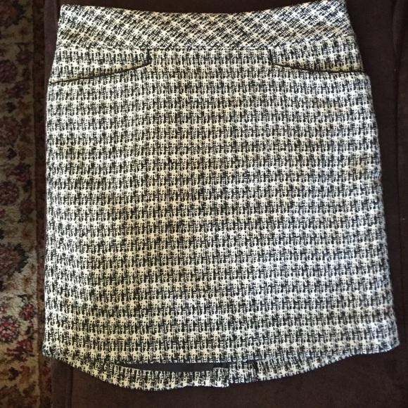 Size 2P LOFT skirt.