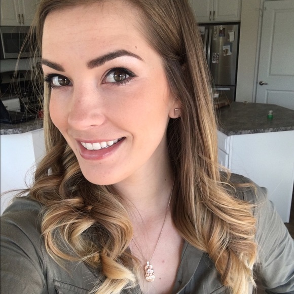 Meet your Posher, Cali - Picture 2 of 2