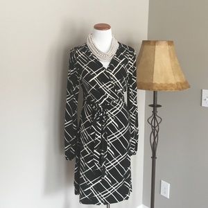 EUC-BLack and white graphic wrap dress, Sz:L