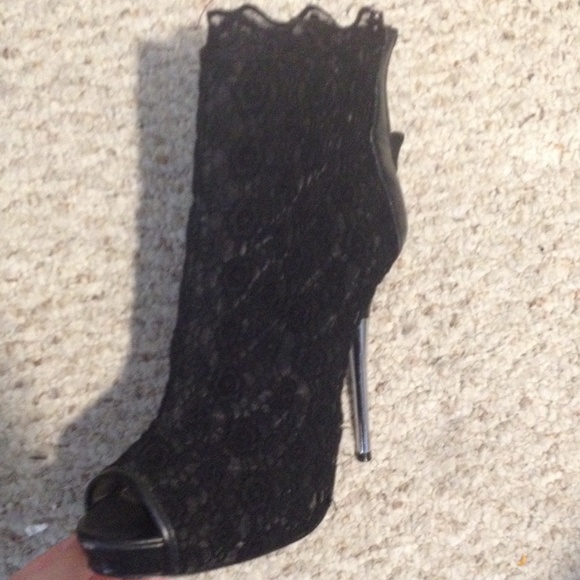 Bebe Silver Stiletto Lace Open Toe Ankle Booties 9 - Picture 2 of 3