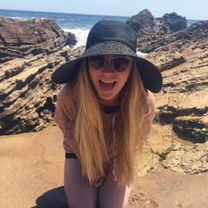 Meet your Posher, Elizabeth